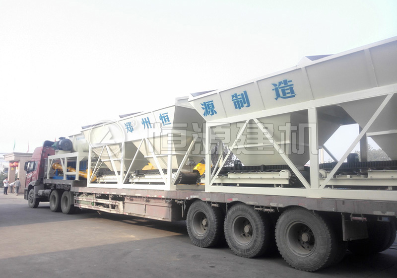 300穩(wěn)定土拌合設(shè)備施工現(xiàn)場(chǎng)