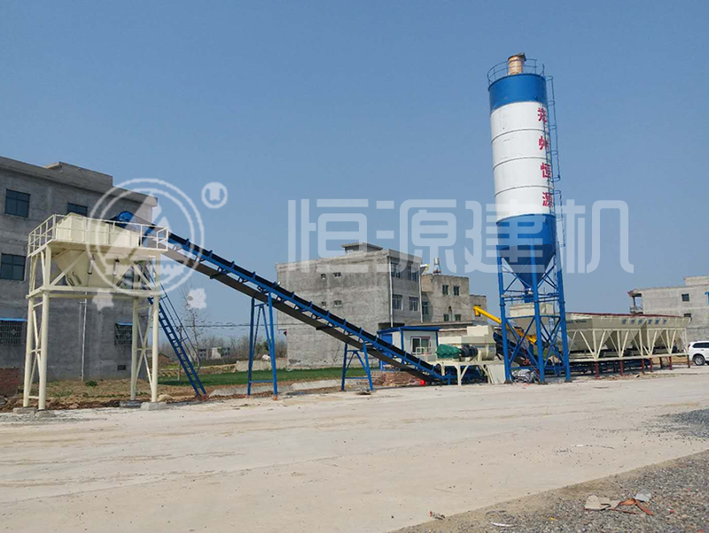 500穩(wěn)定土攪拌站安裝現(xiàn)場(chǎng)