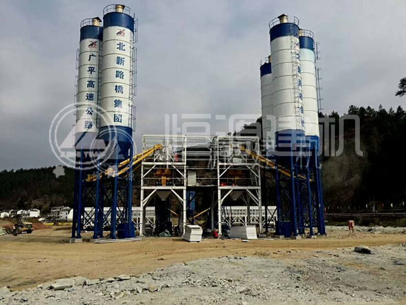 建個(gè)90雙機(jī)攪拌站多少錢(qián)？90雙機(jī)攪拌站好么？商混站設(shè)備優(yōu)勢(shì)介紹