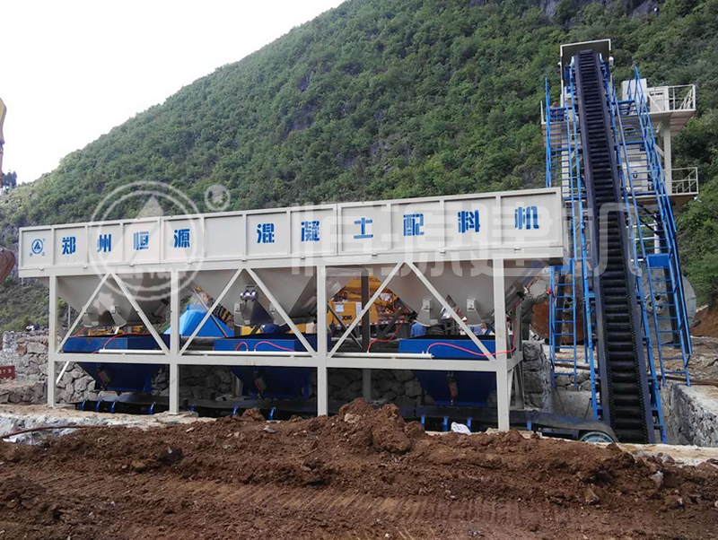 恒源建機云南蒙自工程90攪拌站安裝調(diào)試現(xiàn)場圖