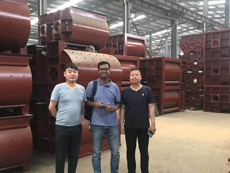 迪拜客戶考察恒源建機(jī)設(shè)備