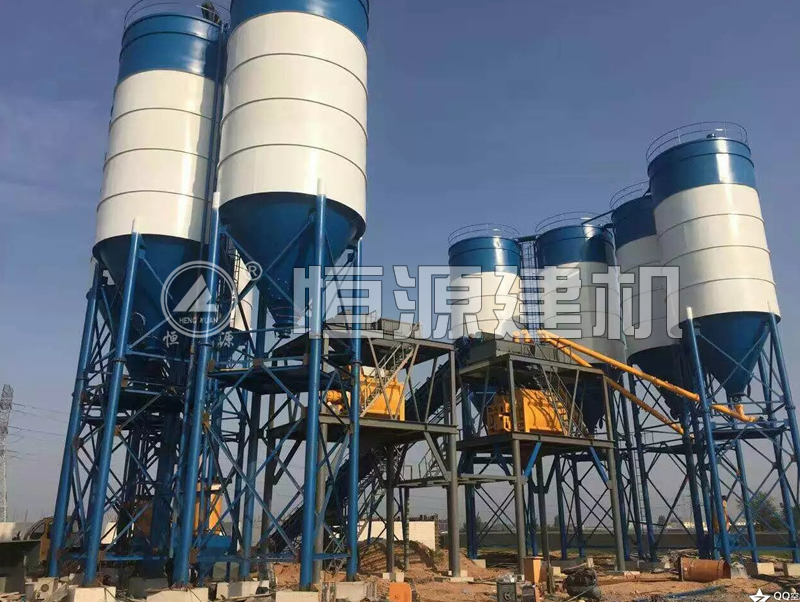 js1500混凝土攪拌站設(shè)備多少錢？1500拌合機(jī)設(shè)備配置與產(chǎn)能