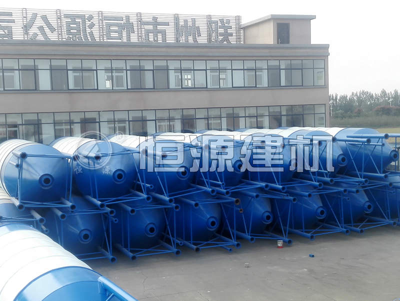 攪拌站一條線需要投資多少錢？用幾個臥式水泥倉和立式水泥罐？