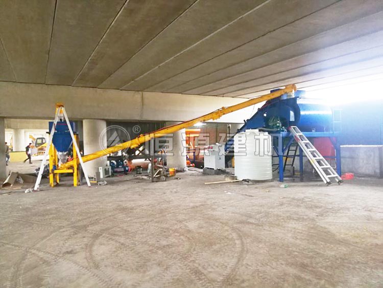 上?？蛻舳ㄖ频?5型攪拌站，安裝完畢，試機成功