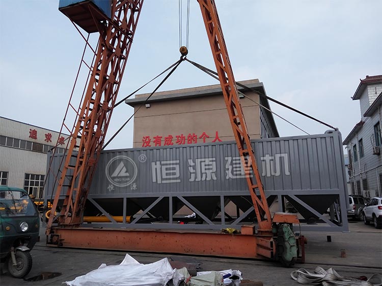 80噸集裝箱式水泥倉裝車發(fā)貨，發(fā)往安徽客戶場(chǎng)地