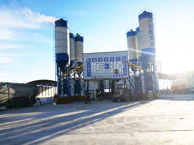 一套雙90攪拌站和一套180攪拌站在配置和生產(chǎn)上有什么區(qū)別？看完本文就明白了